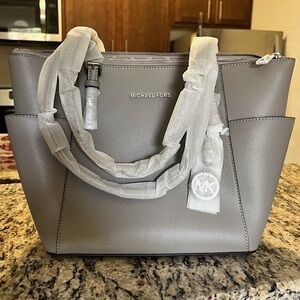 Michael Kors Jet Set East West Top Zip Tote Bag